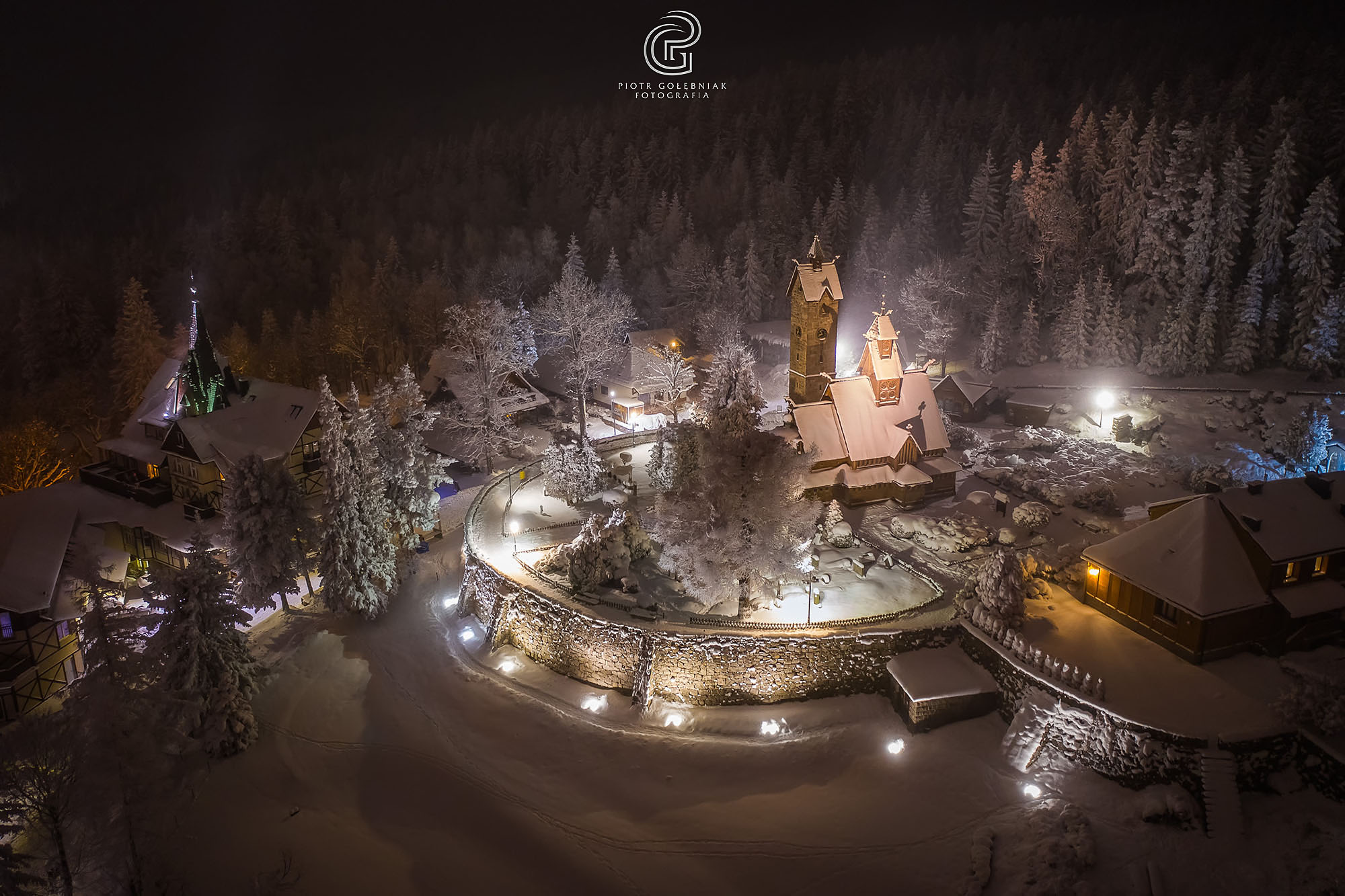 Karkonosze / Zimowy wieczór nad świątynią Wang